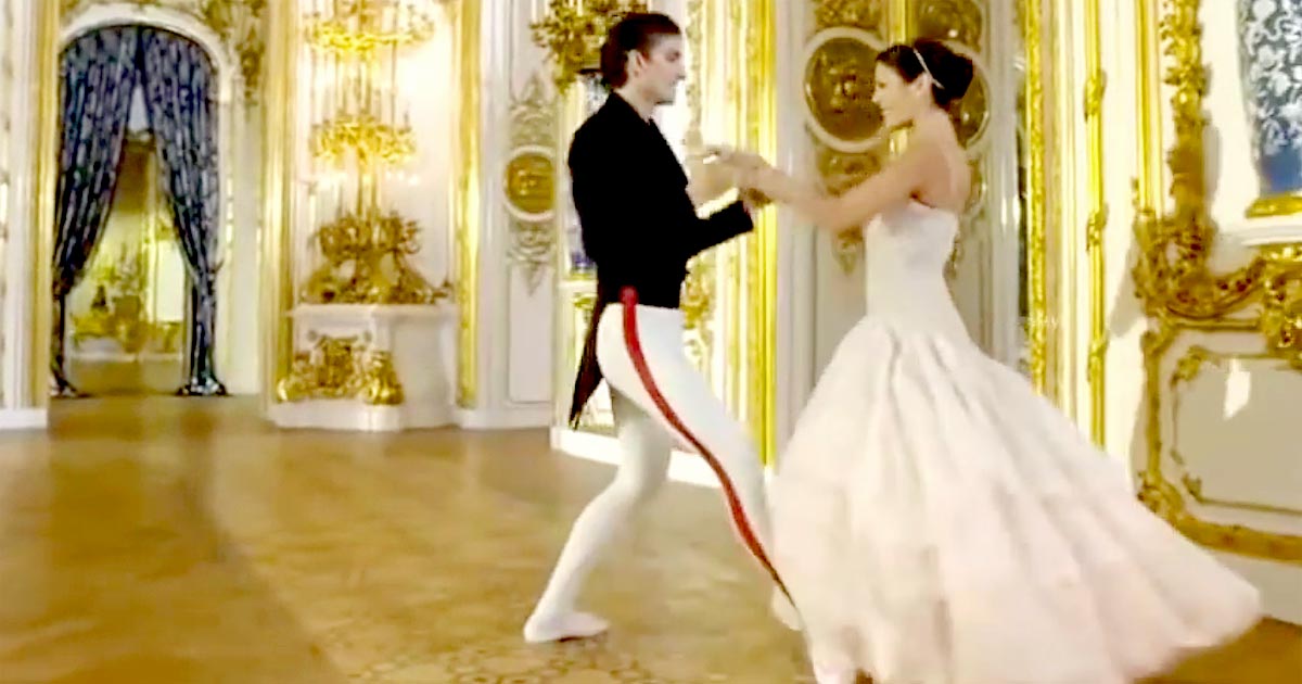 Грациозный вальс под лирический тенор Демиса Руссоса