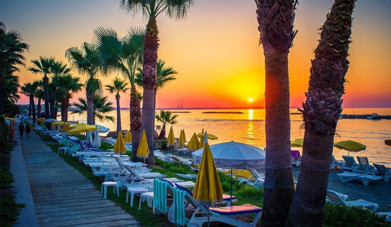 Туристам на Кипре разрешат свободно выходить из гостиниц