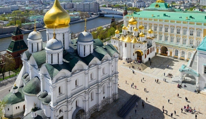 Туристов будут пускать в Московский Кремль по обновленным правилам
