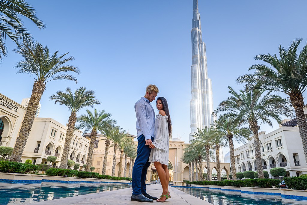 Поездка в дубай на двоих. Туристы в Дубае. Свадебная фотосессия в Дубае. ОАЭ люди. Дресс код в Дубае для туристов.