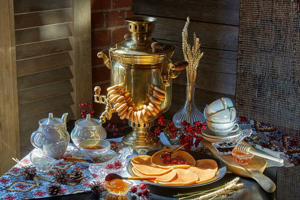 Russian tea. Тульский самовар чаепитие. Самовар и русский чай традиции чаепития. Русский самовар и чаепитие на Руси. Чаепитие с самоваром.