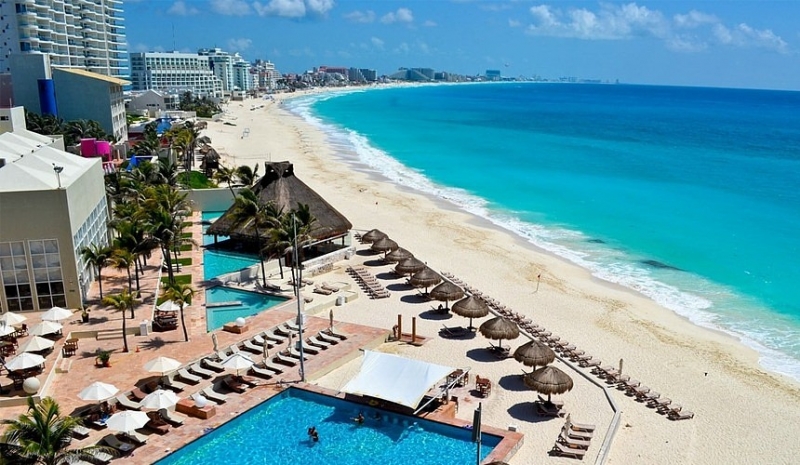 Авиакомпания AZUR air стала назначенным перевозчиком на маршрутах из России в Мексику