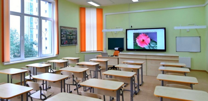 Собянин осмотрел обновленное здание начальных классов школы