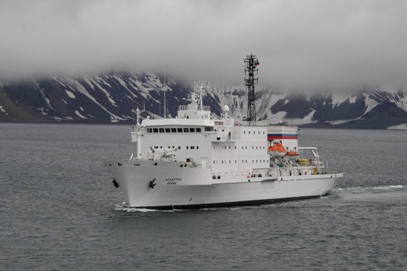 Суд в Дании снял арест с российского судна "Академик Иоффе"