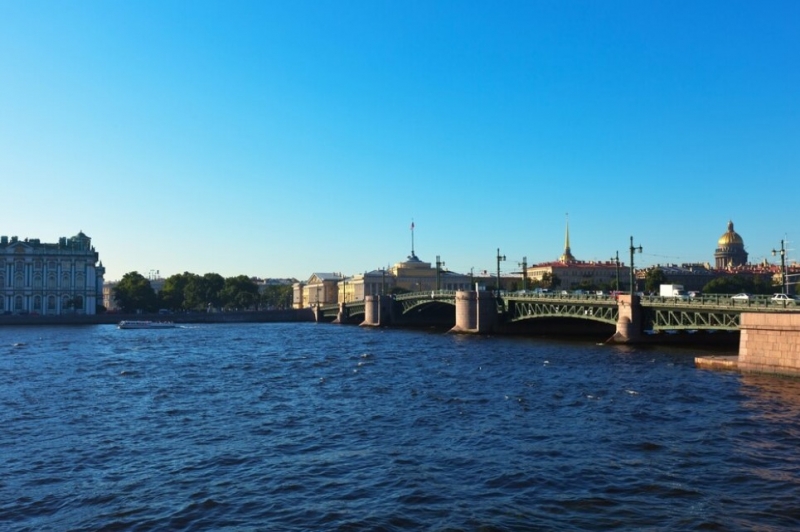 В Петербурге высотность новостроек снижается, а в Ленобласти растёт