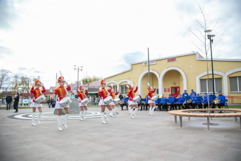 В Озерах открыли сквер «Арбат»