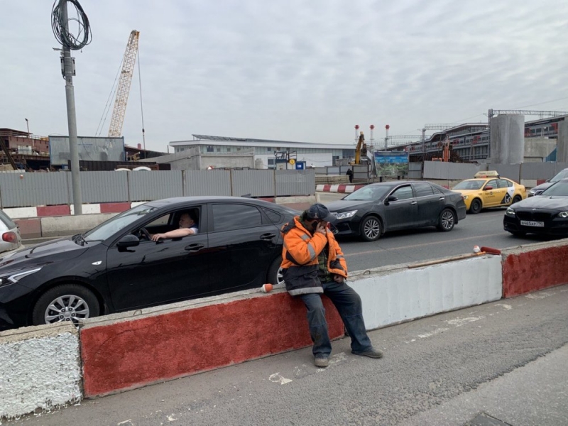 На двух эстакадах южного участка МСД наполовину установлено барьерное ограждение