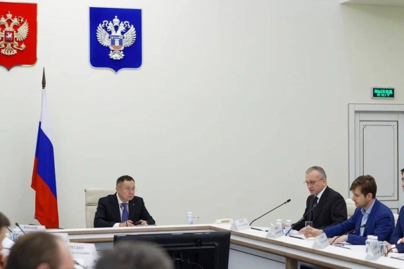 Вопросы реализации проектов с главными распорядителями бюджетных средств обсудили в Минстрое РФ