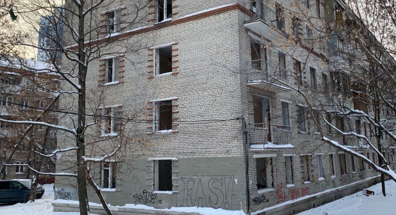 Первый дом по реновации снесли в районе Лианозово