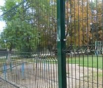 7 причин, почему школы выбирают 3D-ограждения — а не профнастил или сетку