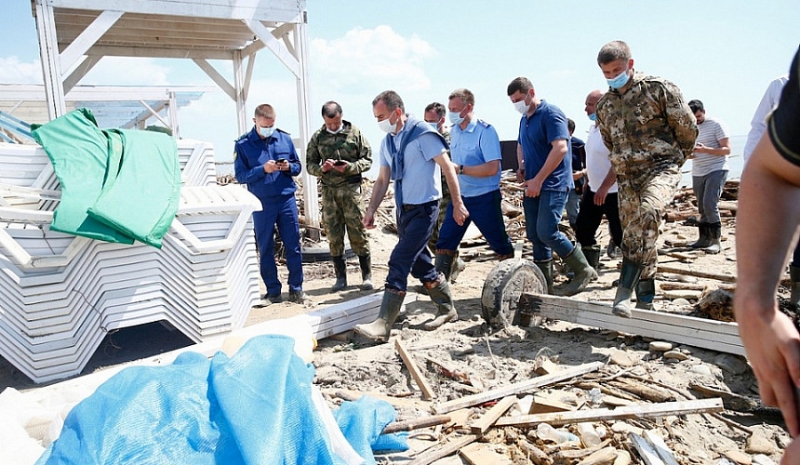 Губернатор Кубани поручил очистить пляжи Туапсе после непогоды